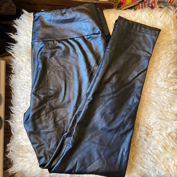 Altard state black faux leather legging. Size L - Picture 1 of 3